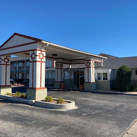 Cambridge Inn Oklahoma City Exterior photo